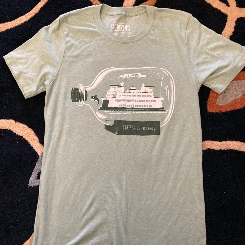 NWOT Factory 43 Bainsbridge Island Logo T-Shirt Sage Green  Size XS